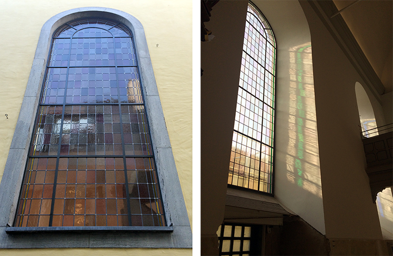 Historisches Kirchenfenster mit Bleiverglasung und Lichteinfall im Innenraum